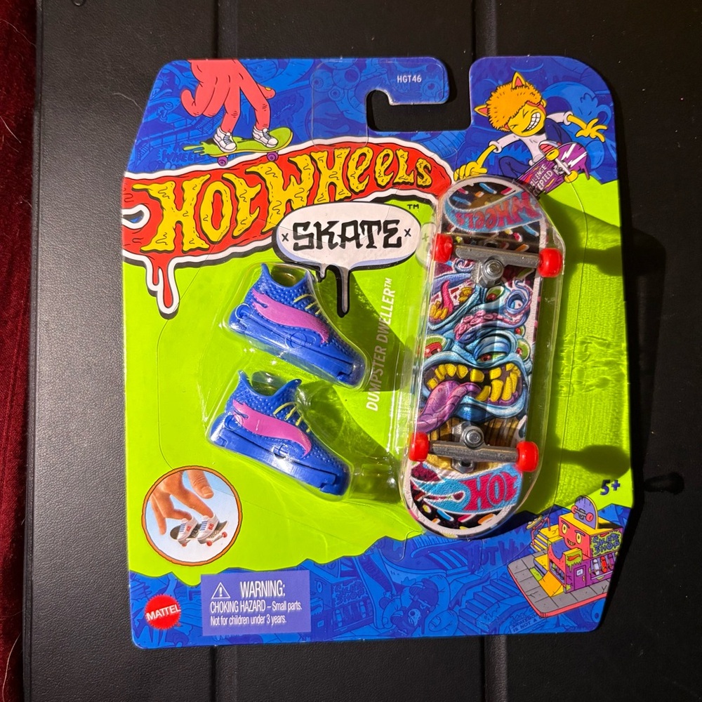 Hot Wheels Skate Dumpster Dweller finger Board